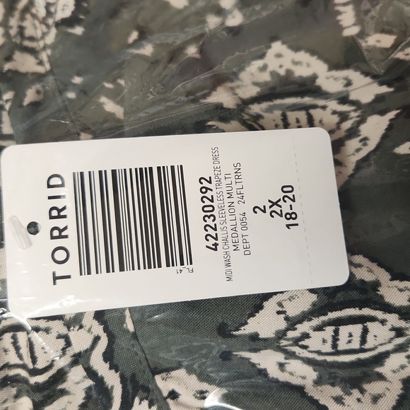 ❤️NWT VINTAGE TORRID MIDI TRAPEZE POCKETS SLEEVELESS CAMI MEDALLION DRESS 2X - Picture 7 of 10